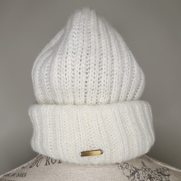 Vintage white winter hat - Picture 3 of 5